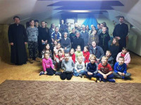  na zdjęciu: Salezjanie i Salezjanki wraz z dziećmi, młodzieżą i rodzicami. Zdjęcie wykonano 9 grudnia 2019 roku 